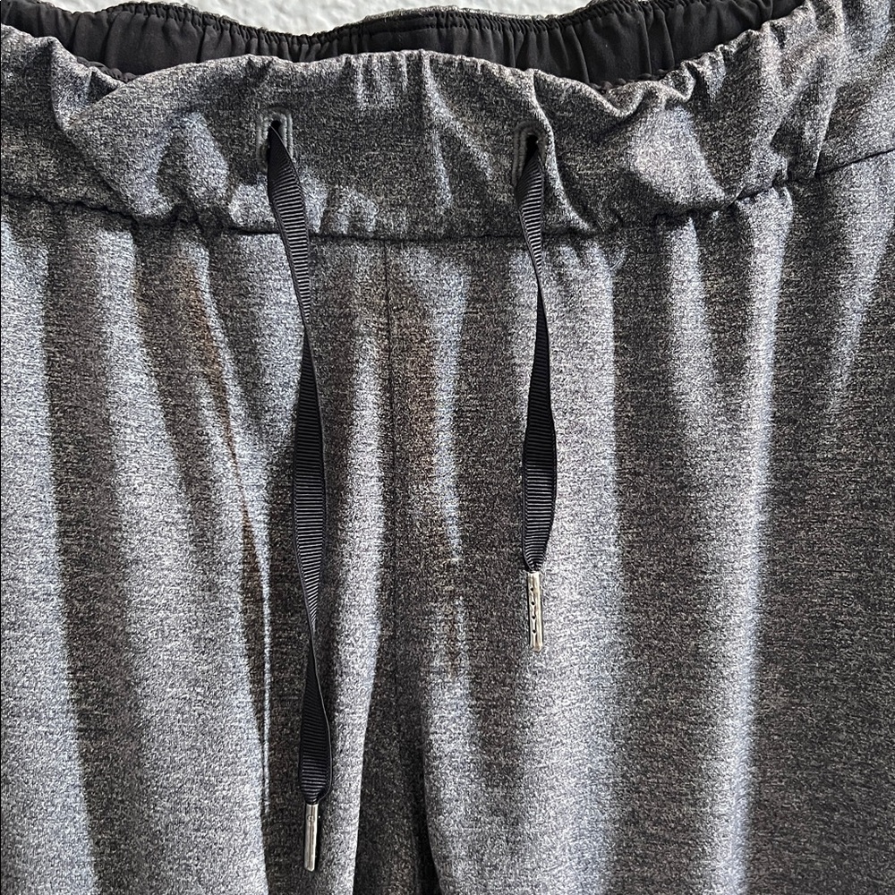 Lululemon On The Fly Pant 28" Heathered Gray Black Pull On Size 6 - Picture 6 of 9